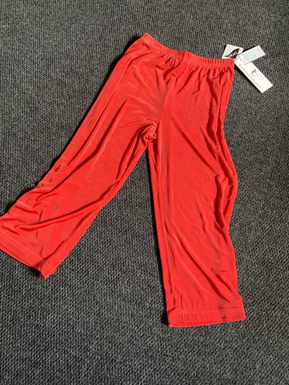 The Travel Collection Coral Lycra Capris (NWT)